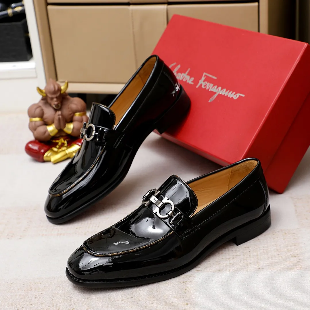 Men's shoes 💰440 🔥Ferragamo's new men's casual slip-on shoes🇨🇳Official website original 1:1 mold, original quality💯Fine workmanship, high-end luxury☘The upper is made of imported Italian first-layer cowhide🌴Luxurious water dyeing🐂Leather lining🍓Rubber wear-resistant and non-slip outsole, breathable and comfortable to wear🍍The first choice for high-taste men, color optional! Code number 38-45